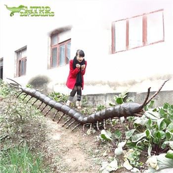 Аниматронная сколопендра